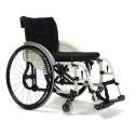 Wózek inwalidzki wykonany ze stopów lekkich ze ściąganymi podnóżkami TRIGO T line VERMEIREN